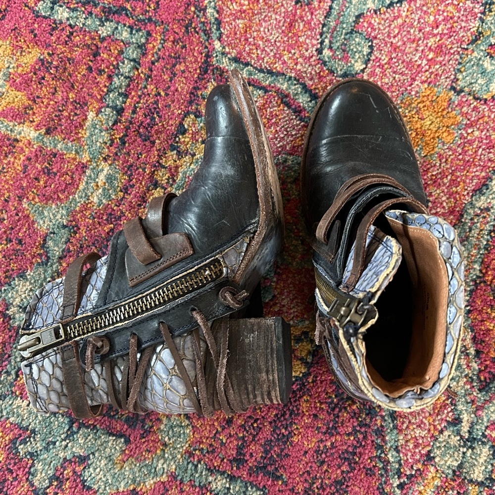 Freebird by Steven | Women’s Black/Brown/Blue Leather Strappy Crue Ankle Boots 7 - Picture 11 of 16